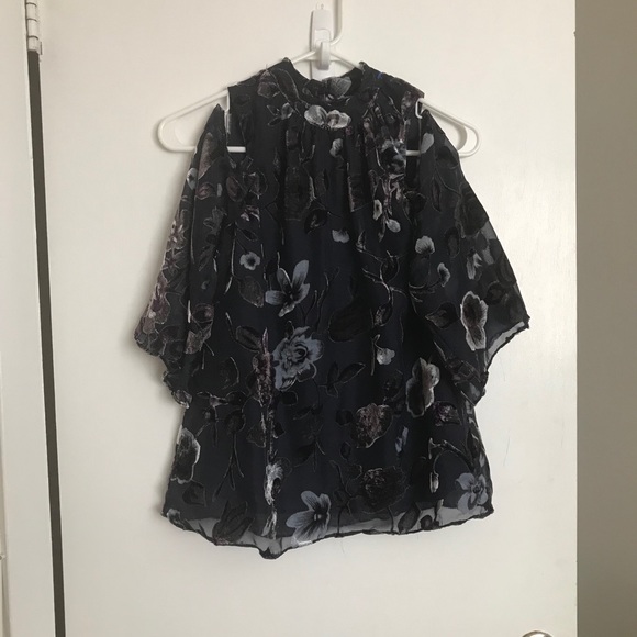 Design Lab Floral Cold Shoulder Top - Size XS - Picture 2 of 13
